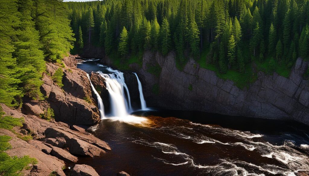 Devil's Kettle waterfall